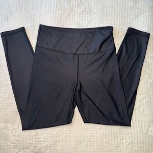 ZYIA Active Shiny Slick Black Cropped Leggings Size 8-10 Medium
